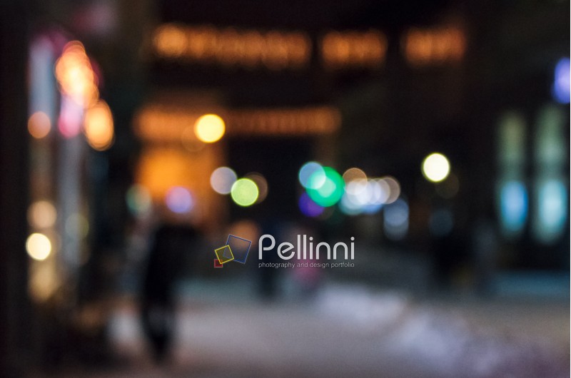 defocused background of city lights on street. lovely winter holidays concept. 