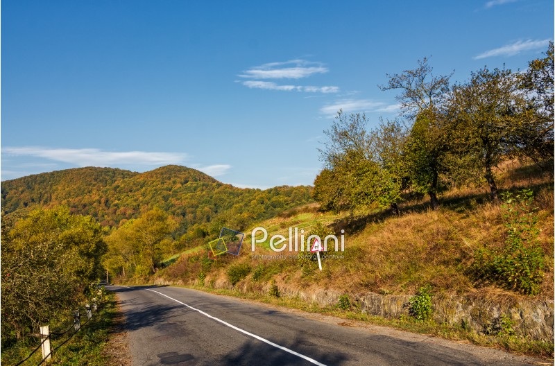 asphalt road in mountainous countryside. beautiful early autumn morning scenery