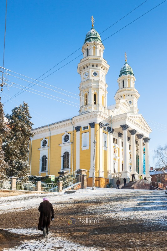 uzhhorod, ukraine - 03 jan, 2009: holy cross cathedral in winter. sunny day, frosty weather. baroque church of 17s century